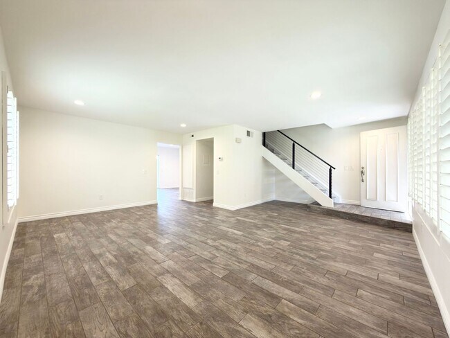 Foto del edificio - Spacious Townhome in Desirable Tiburon Community!