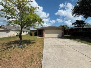Building Photo - 113 Salado Dr