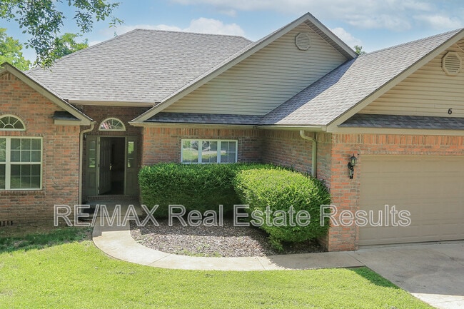 Building Photo - 6 Walford Ln