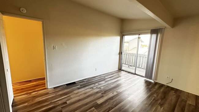 Building Photo - 504 Jeanell Dr