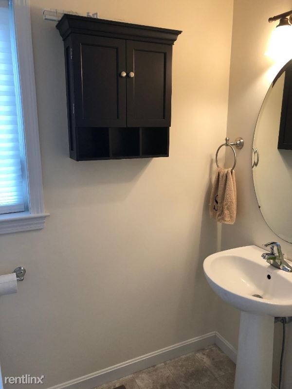 Building Photo - 2 br, 1.5 bath Townhome - 82 Village Drive