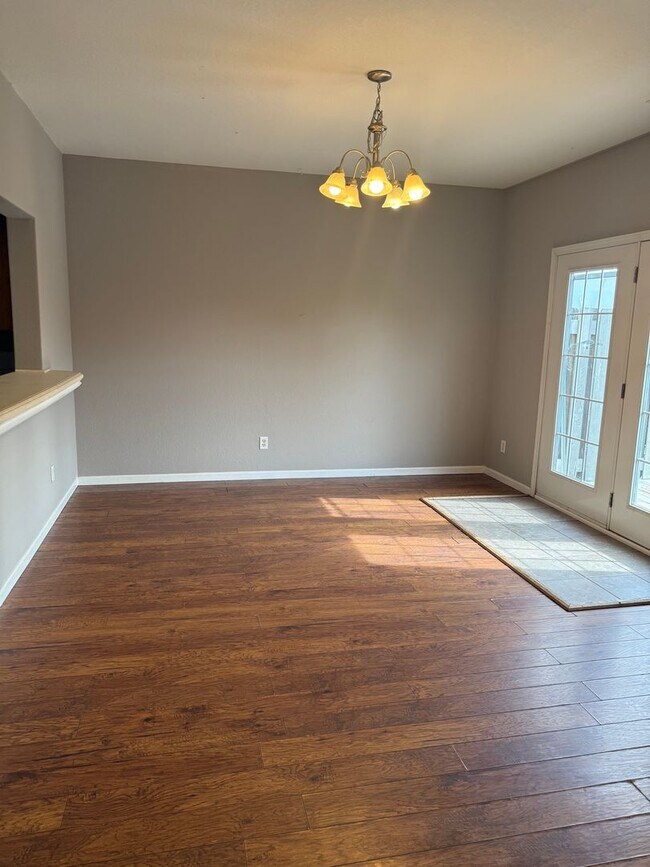 Foto del edificio - Charming Townhome, Prime Location, Cozy Li...