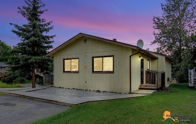 Photo - Charming 3 Bedroom Ranch Style Home in Eas...