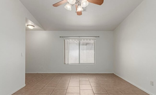 Foto del edificio - 11139 W Devonshire Ave