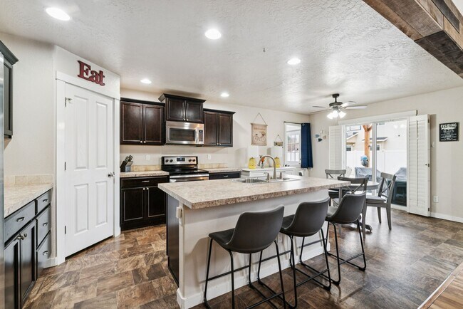 Foto del edificio - Spacious 4 Bed + Bonus | 3 Bath | 2,760 Sq Ft | Star, Idaho