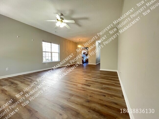 Foto del edificio - Lovely townhome in Pineland Heights!!