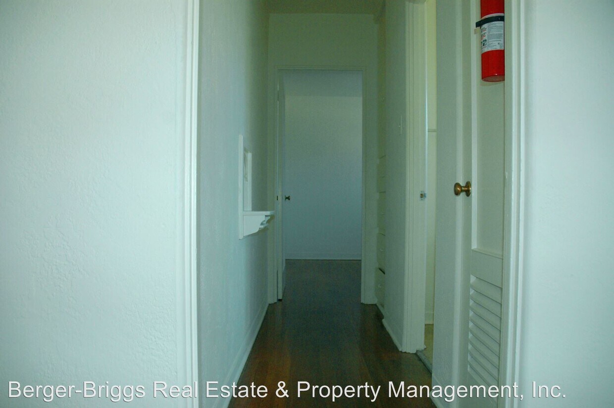 Primary Photo - 310 Mulberry St NE