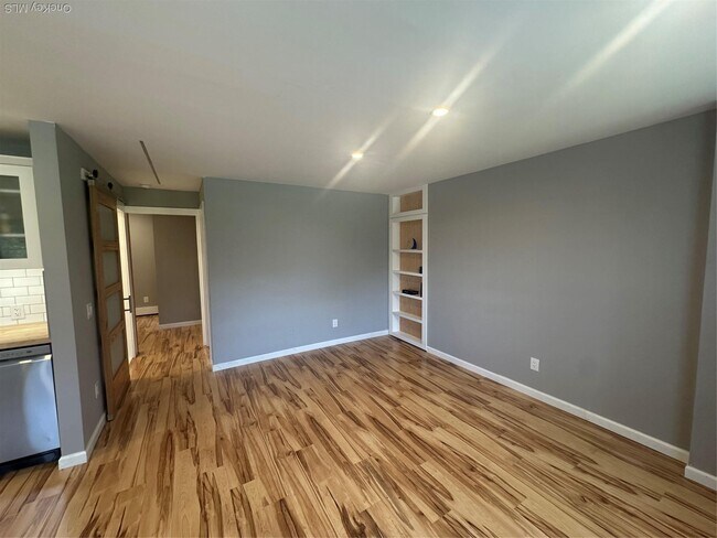 Building Photo - 65 Manor Dr