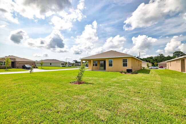 Building Photo - 2410 Condor Ln SW