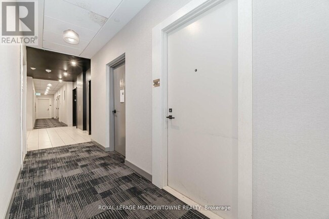 Building Photo - 4677 Glen Erin Dr