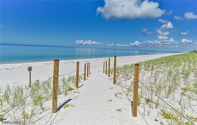 Foto del edificio - 265 Barefoot Beach Blvd
