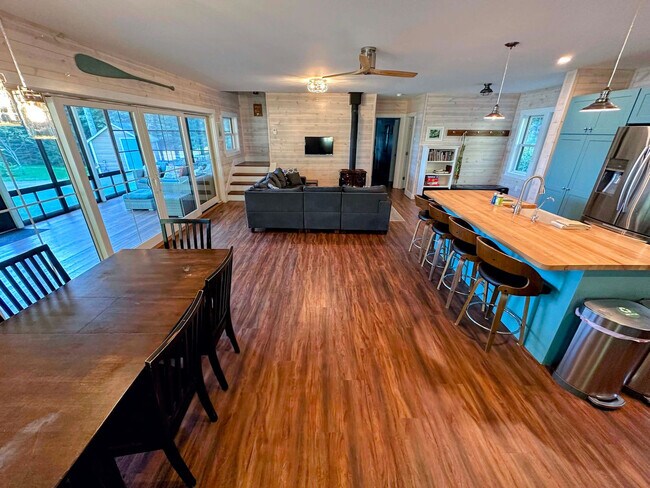 Foto del edificio - 693 West Side Rd