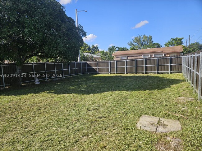 Building Photo - 504 NW 7th Ct