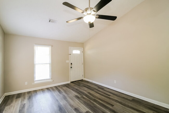 Building Photo - 7943 Taylor Cir