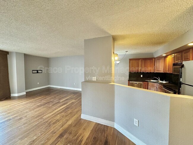 Building Photo - 601 W 11th Ave