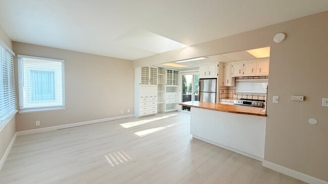 Foto del edificio - 14723 Martell Ave