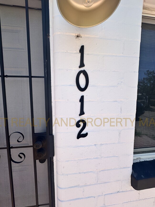 Foto del edificio - 1012 N Grande Ave