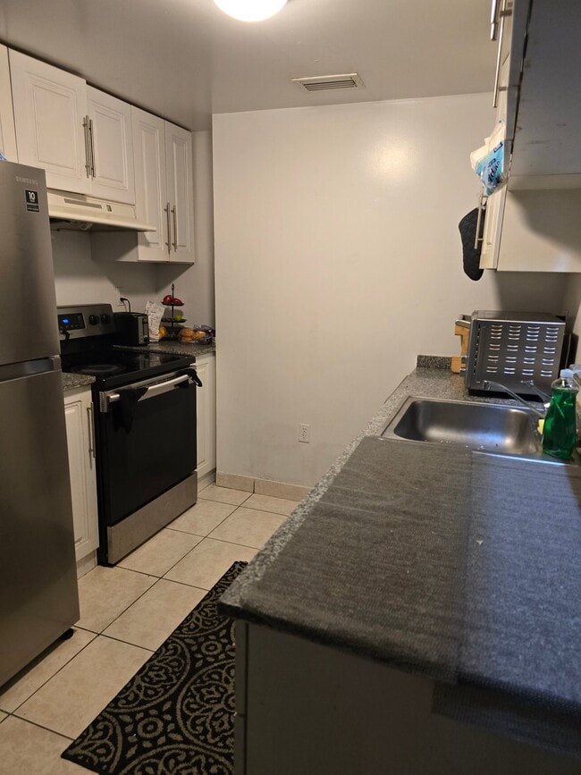 Foto del edificio - 615 NE 22nd St