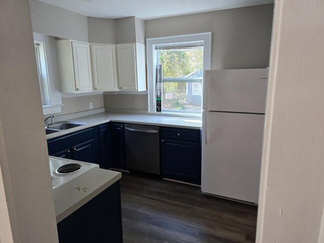 Building Photo - 4928 Oleander Dr