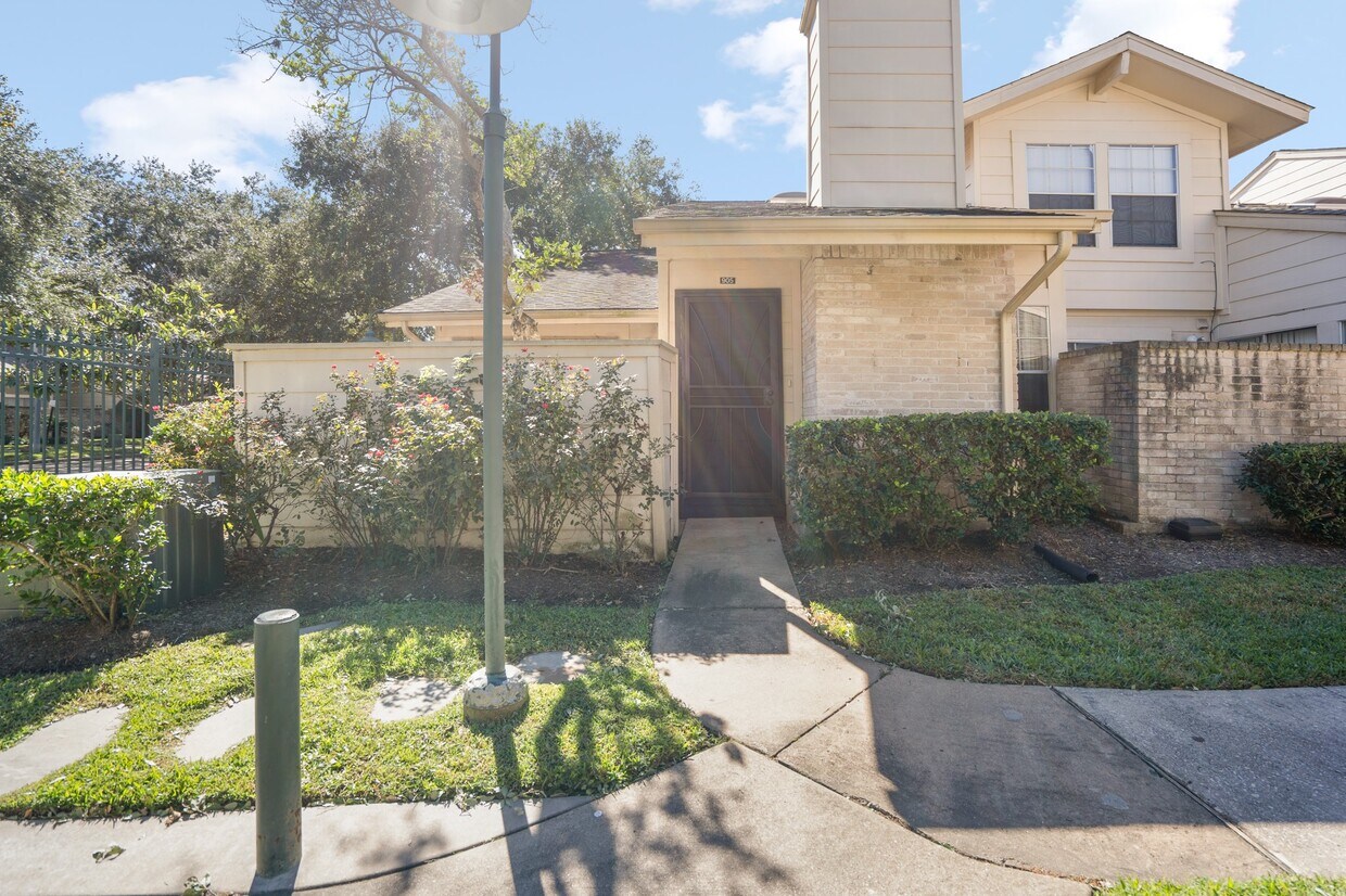 Foto principal - 13002 Leader St