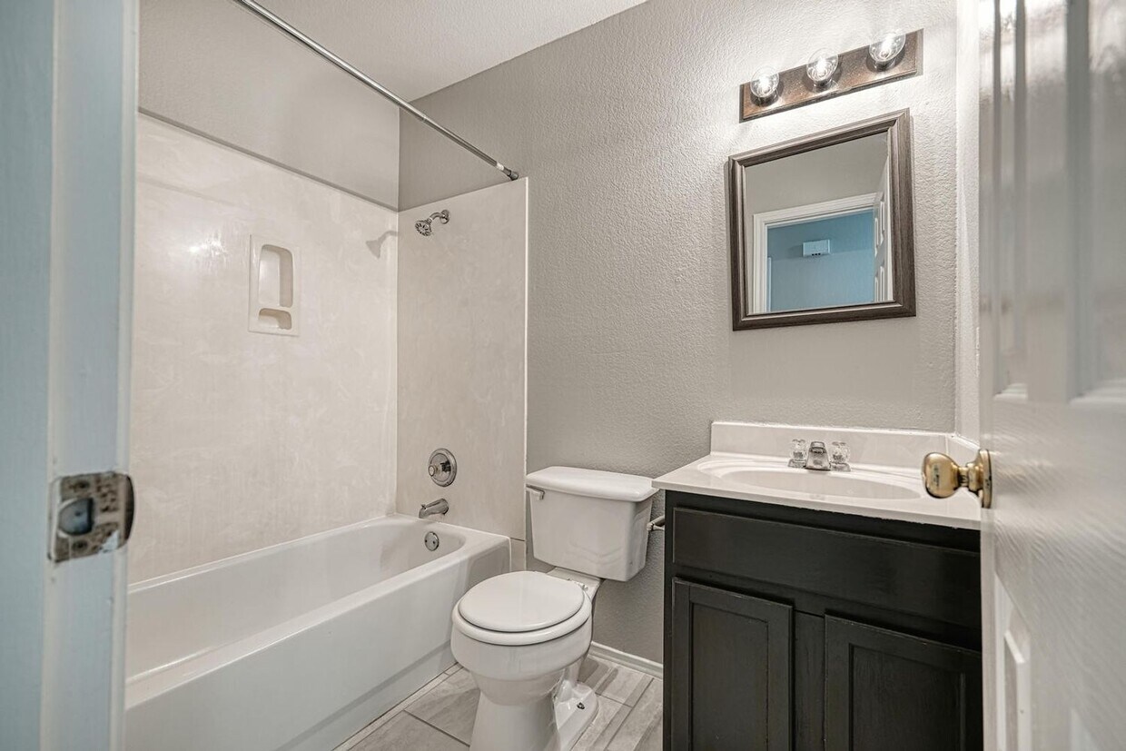 Foto principal - Great 3B/2B home in Austin Colony!