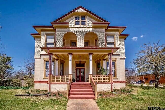Building Photo - 182 W 5th St