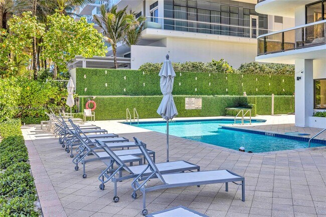 Foto del edificio - 9455 Collins Ave