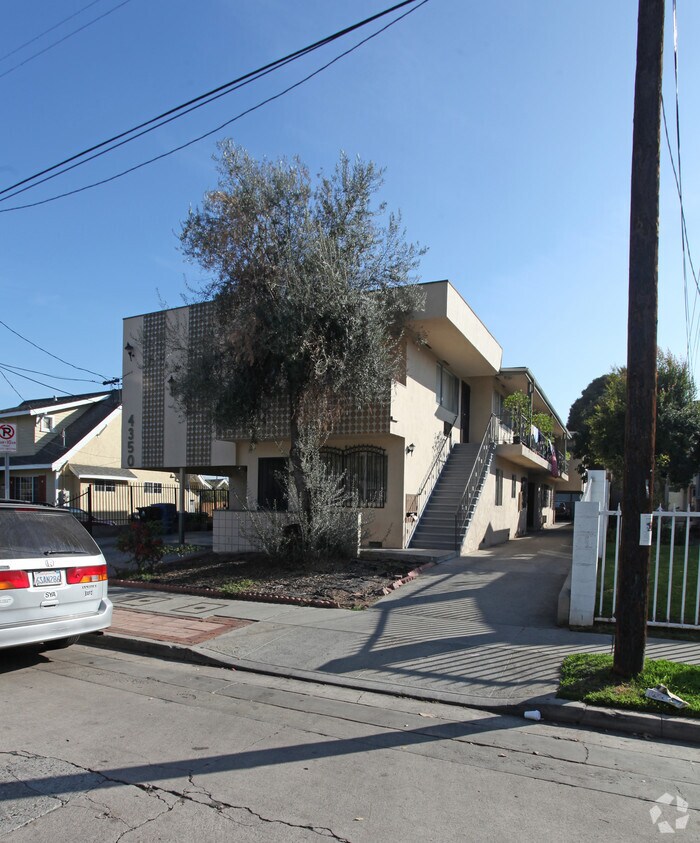Primary Photo - 4350 Prospect Ave
