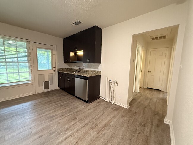 Foto del edificio - 4909 Roanoke St