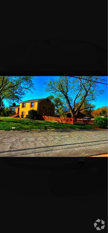 Building Photo - 7100 Park Rd