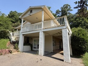 Building Photo - 1860 Crescent Dr