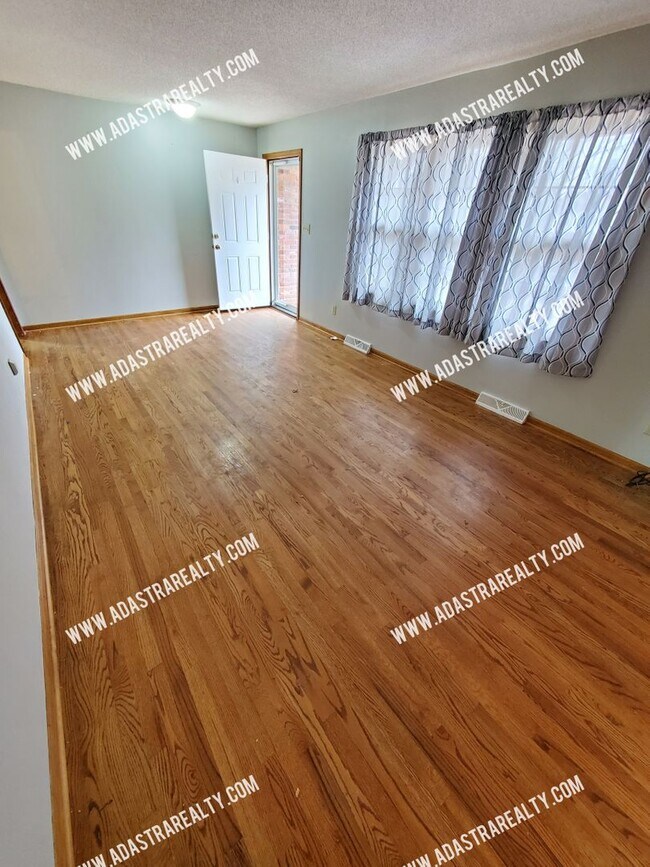 Foto del edificio - Spacious Blue Springs South RANCH Home-Ava...