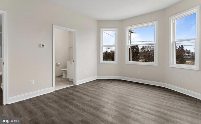 Building Photo - 300 E Front St