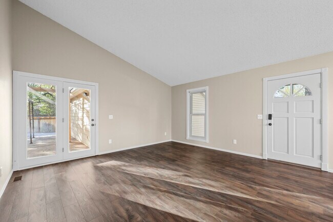 Foto del edificio - 12665 Grove Ct