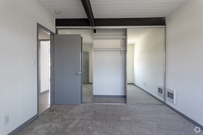 2BR, 2BA - 865 SF - The Parsons