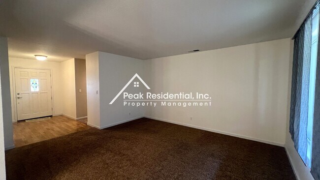 Foto del edificio - Updated 3bd/2.5ba Galt Home with 2 Car Gar...