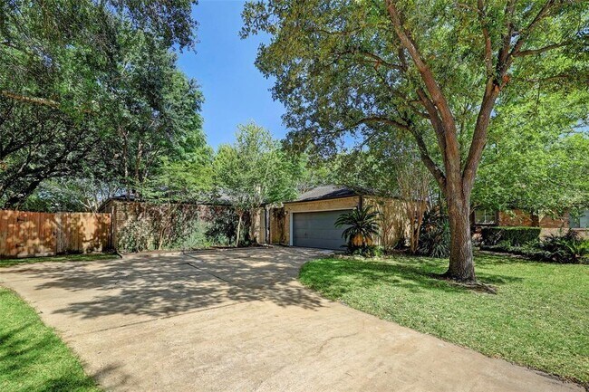 Building Photo - 11902 Rocky Knoll Dr
