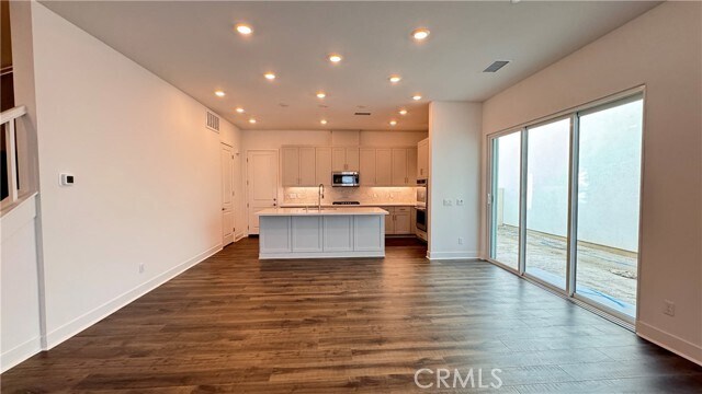 Building Photo - 392 Baluster