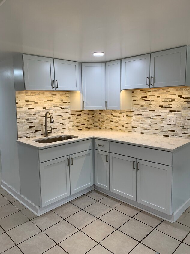 Foto principal - 4947 S Keeler Ave