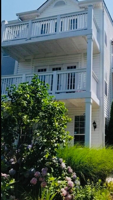 Wow Factor! Beautiful contemporary townhouse! - 19401 Caravan Dr