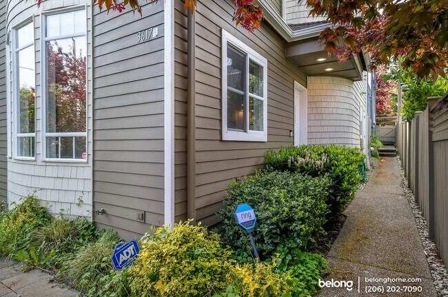 Building Photo - 3617 22nd Ave W