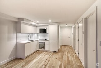 Building Photo - 3460 Rue Peel