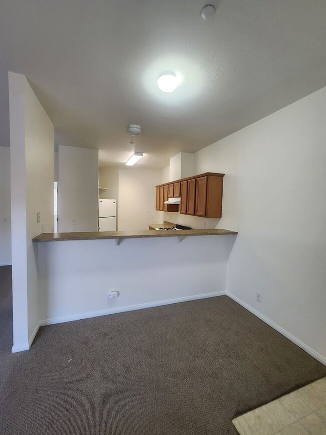 Foto del edificio - Comfortable One Bed, One Bath Apartment- W...