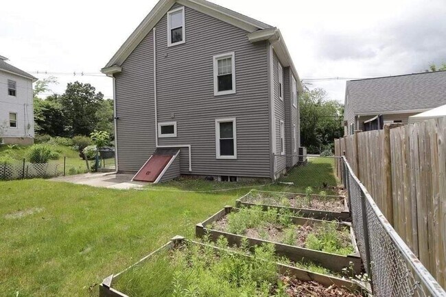 Building Photo - 137 Mendon Rd
