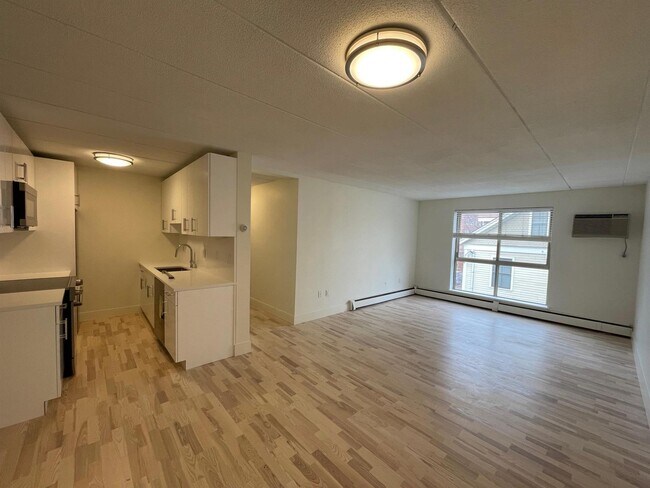 Building Photo - 14 Trowbridge St