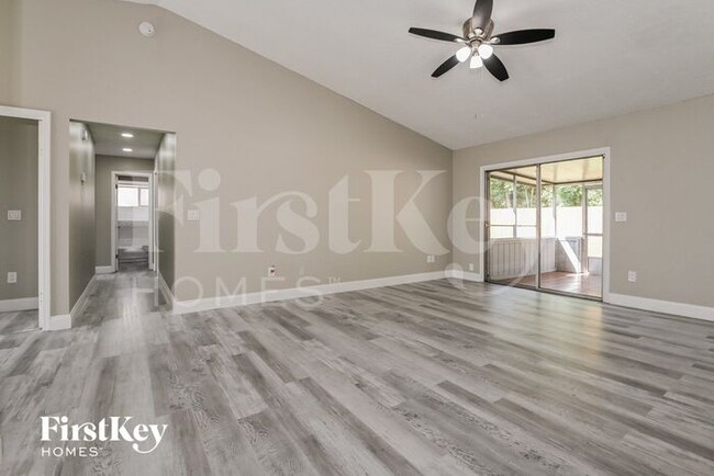 Building Photo - 810 Aries Rd W