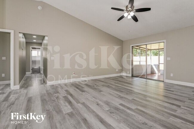 Foto del edificio - 810 Aries Rd W