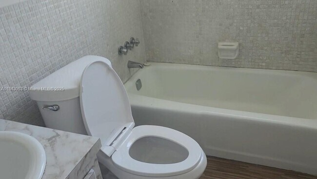 Foto del edificio - 230 SW 11th Ave