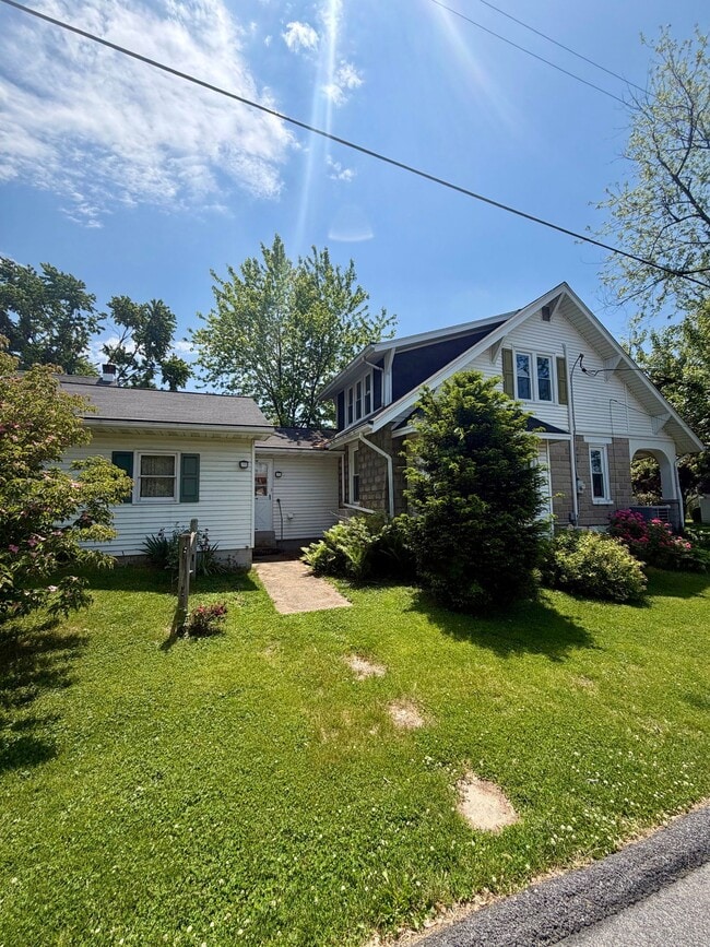 Building Photo - 101 Roselawn Ave
