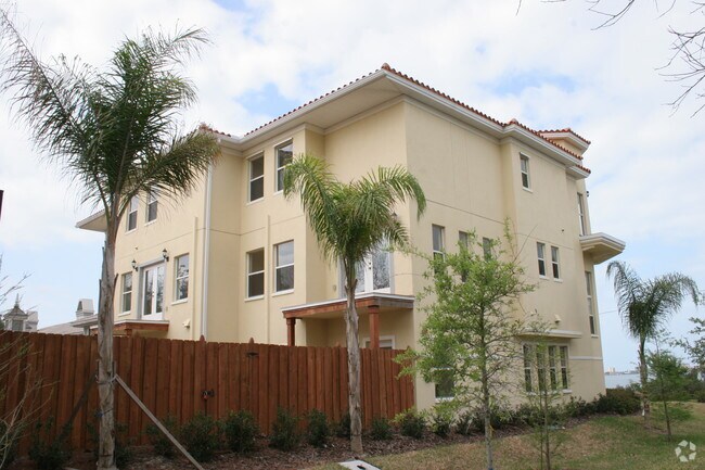Building Photo - 2097 Edgewater Dr